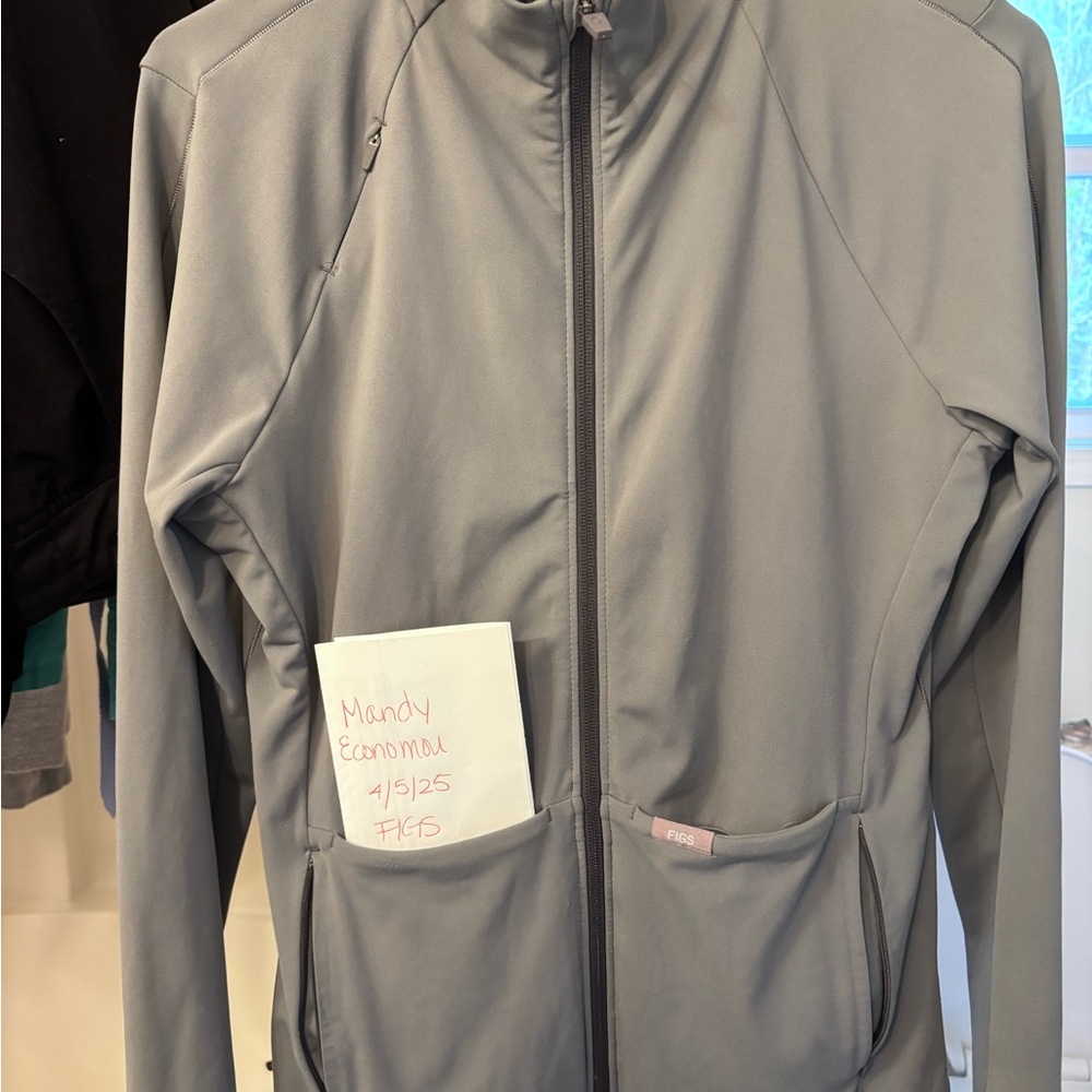 FIGS Graphite Contourknit scrub jacket!